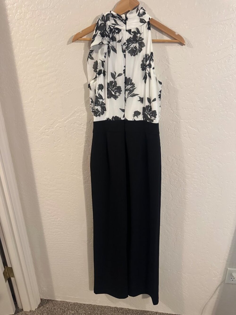WHBM Halter Tie Neck Black & White Floral Jumpsuit Classy Elegant Workwear - Picture 7 of 10